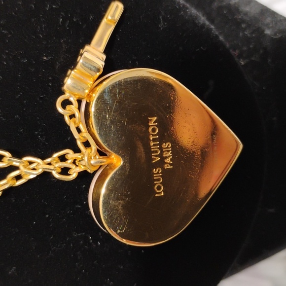 FIRM!! RARE! Auth Louis Vuitton Rose Velour Resin Goldtone Lock Heart Necklace - Picture 4 of 16